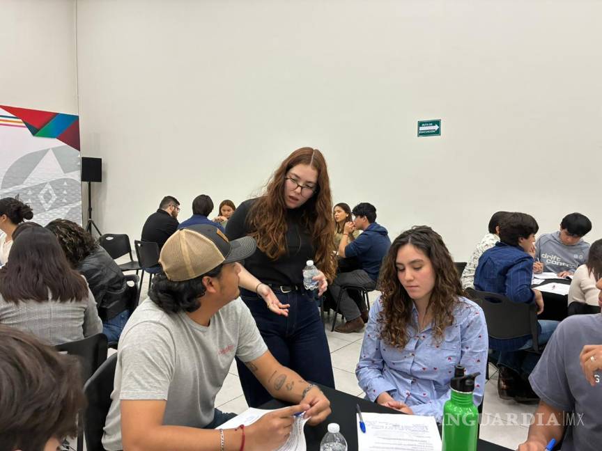 $!En el foro participaron jóvenes de distintas preparatorias y universidades de la ciudad.