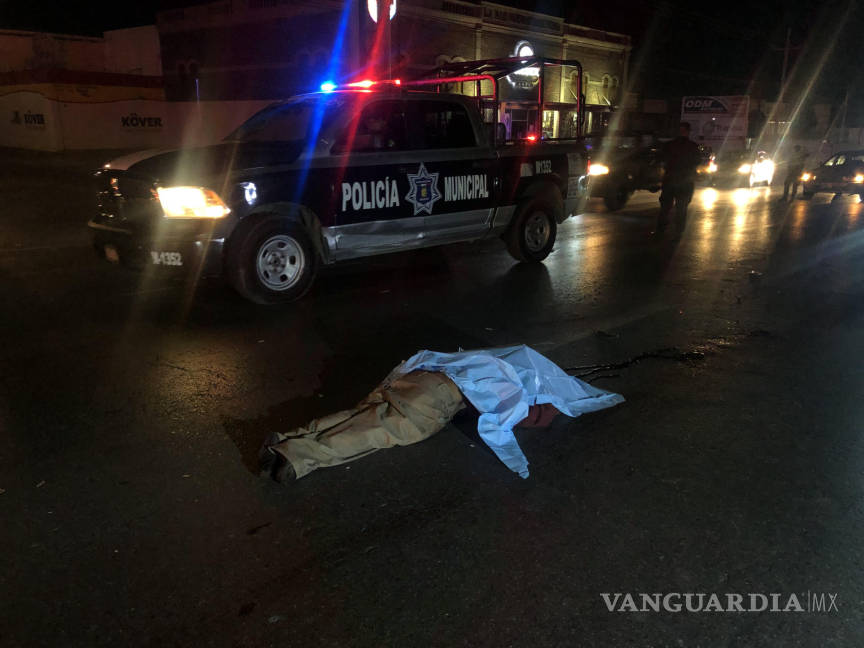 $!Hombre muere atropellado por no usar el puente peatonal, en el periférico Echeverría de Saltillo