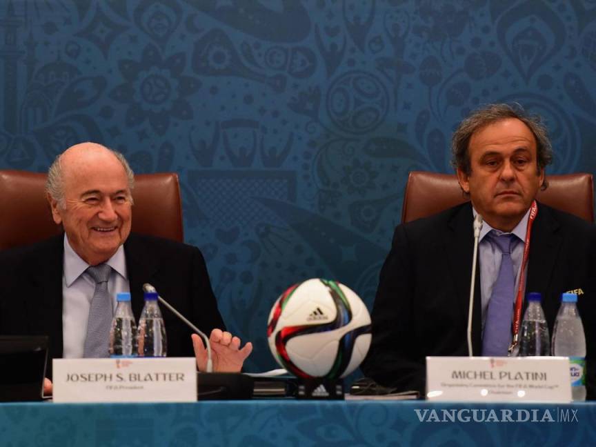 $!FIFA reduce la sanción a Blatter y Platini