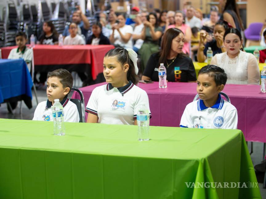 $!El Instituto Electoral de Coahuila impartió el taller “¡Viva la democracia!” para explicar a los participantes el proceso electoral y el valor del voto.
