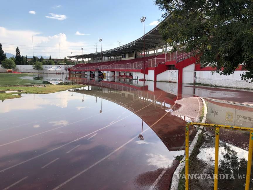 $!Vuelve a inundarse el Estadio Olímpico de Saltillo