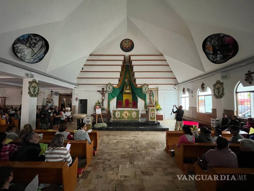 $!Misas y veneración continúan en la iglesia de San Judas Tadeo, abierta toda la noche.