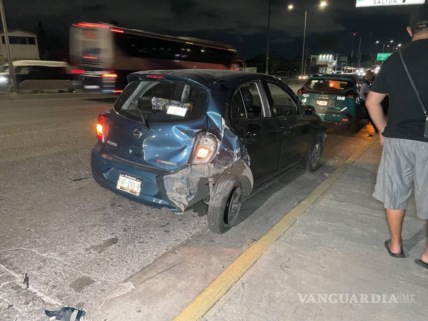 Patrulla se queda sin frenos y choca por alcance en Saltillo