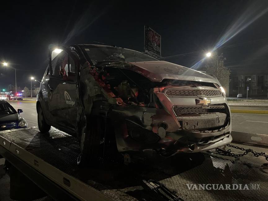 Se pasa semáforo en rojo y causa accidente múltiple en cruce de bulevares de Saltillo