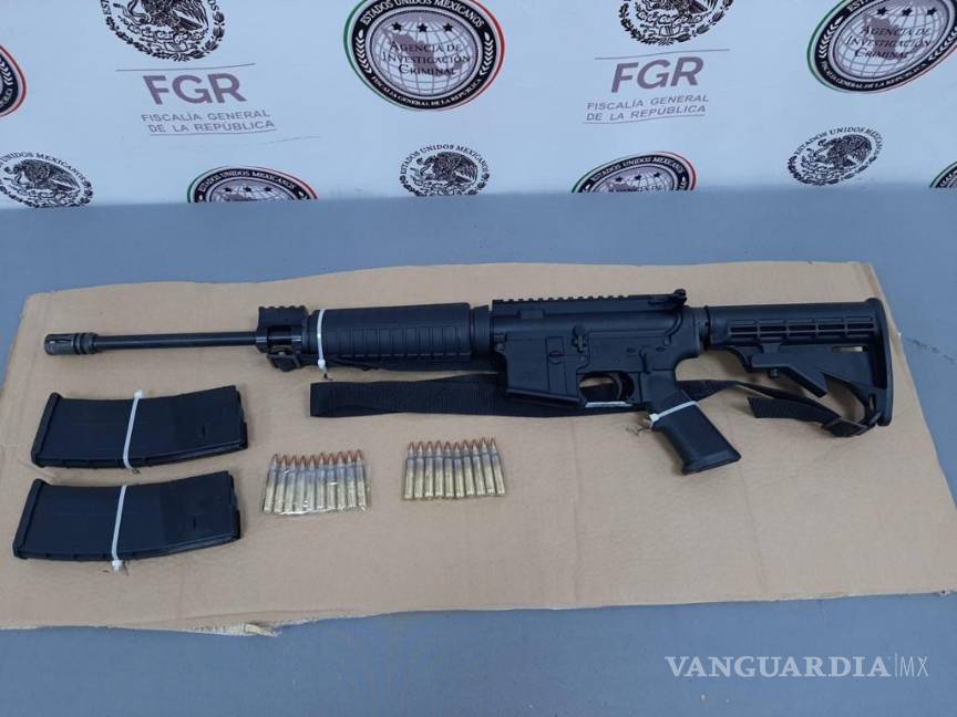 Estadounidense es detenida sobre la carretera Matehuala- Saltillo en posesión de material bélico