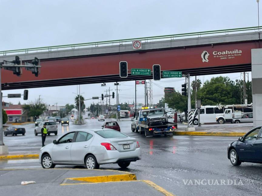 $!La interrupción en el funcionamiento de los semáforos contribuyó al caos vehicular en la zona afectada.