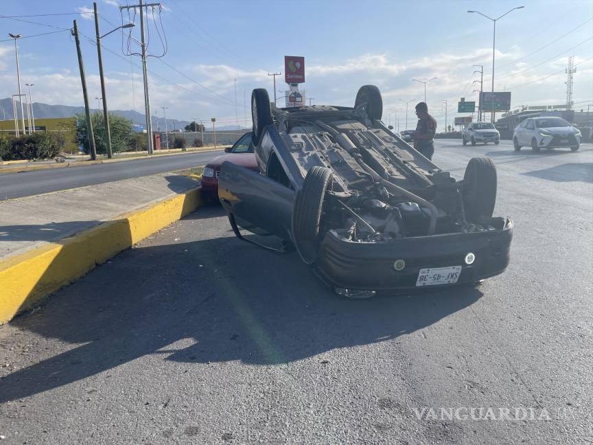 Accidente vial en el periférico Luis Echeverría Álvarez de Saltillo causa cierre de tráfico