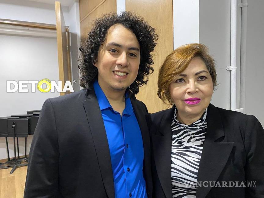 $!Emiliano, con su orgullosa mamá.