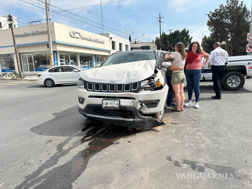 Saltillo: Chocan en V. Carranza, ninguno acepta la culpa