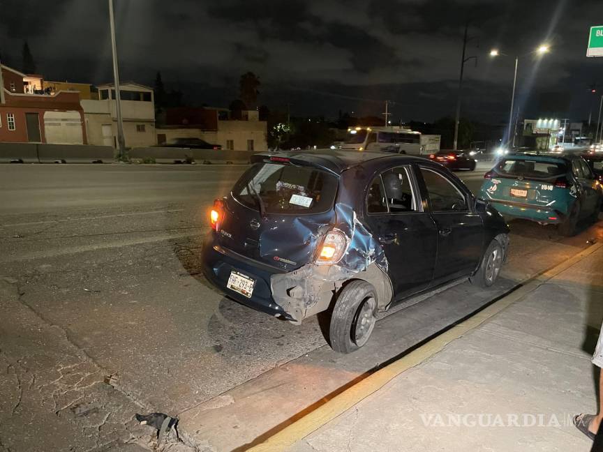 Patrulla se queda sin frenos y choca por alcance en Saltillo
