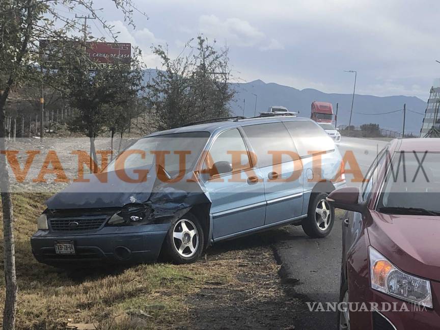 $!Doble accidente se registra en la carretera Monterrey-Saltillo