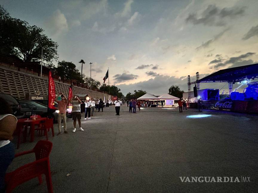 $!La ciudad de Piedras Negras se ilumina con la presencia de DJ’s y grupos musicales durante el festival.