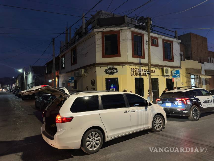 Fallece ‘echando copa’ en La Oficina, bar de Saltillo