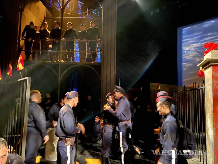 $!Escena de la puesta en escena de la “Carmen”, de Georges Bizet en Monterrey.