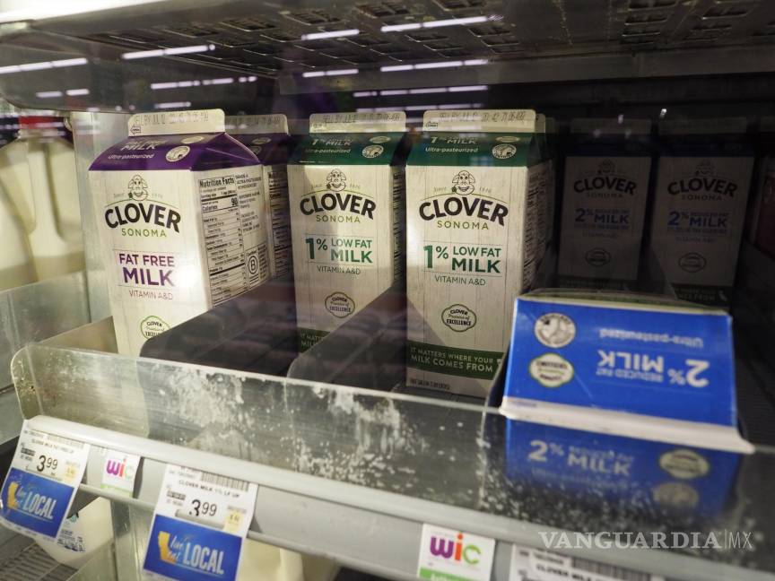 $!Se exhibenla leche en una tienda en Oakland, California. El USDA espera que todos los precios de los alimentos aumenten entre un 4.5 y un 5.5 por ciento este año.