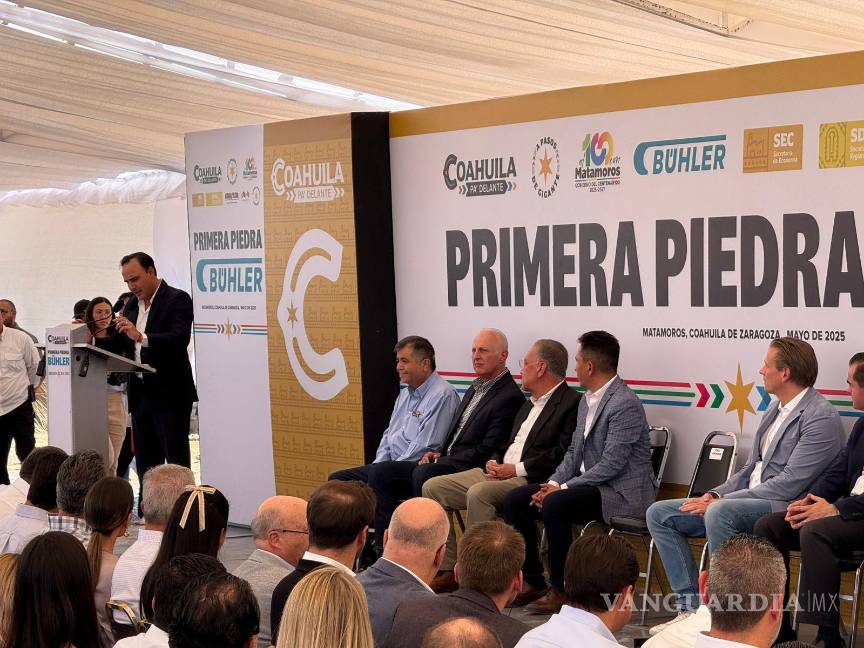 $!El gobernador Manolo Jiménez y directivos de Bühler en la ceremonia inaugural.