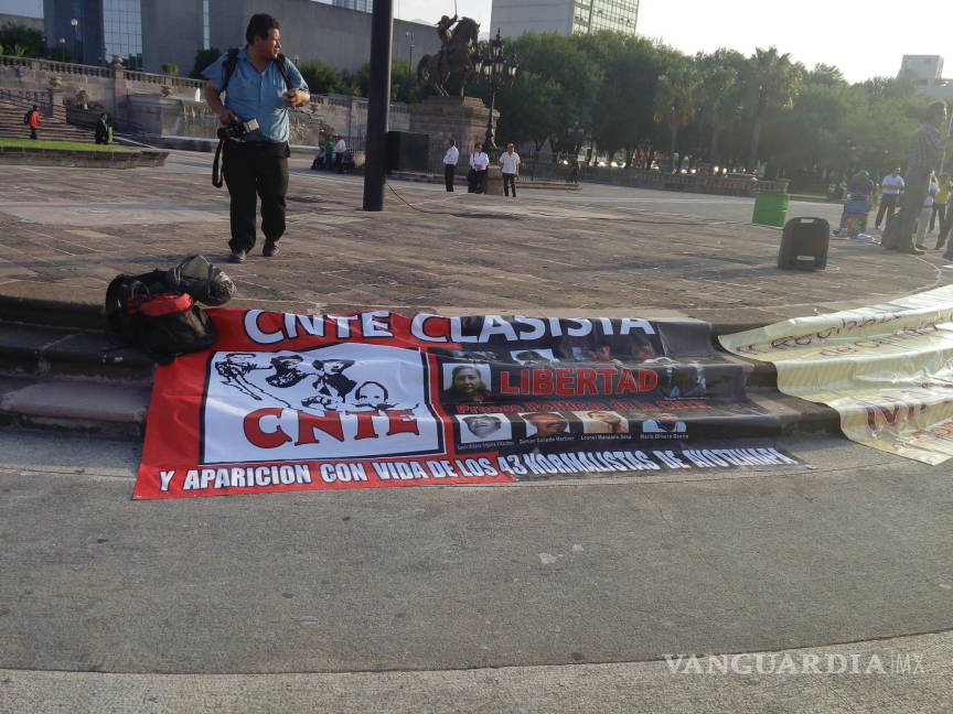 $!Protestan maestros en Nuevo León por Reforma Educativa