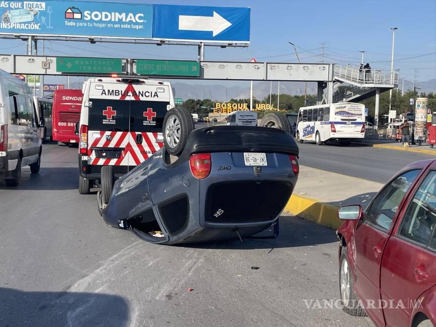 Accidente vial en el periférico Luis Echeverría Álvarez de Saltillo causa cierre de tráfico