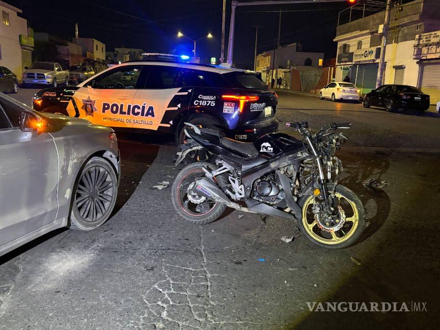 $!Elementos de Tránsito Municipal aseguraron la zona para tomar conocimiento del accidente y proceder con las investigaciones.