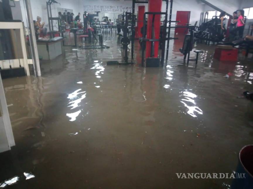 $!Vuelve a inundarse el Estadio Olímpico de Saltillo