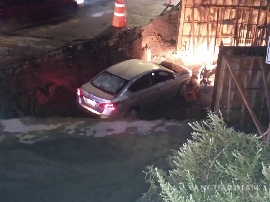 Conductor termina en el fondo de un arroyo, al oriente de Saltillo
