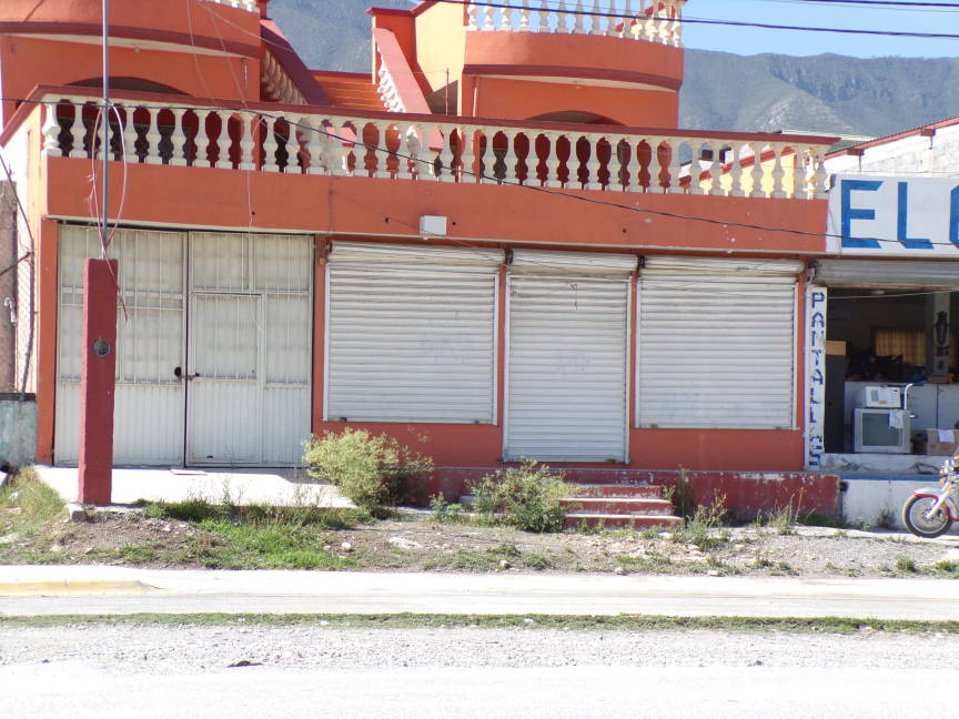 $!Obliga crisis al cierre a decenas de comercios en bulevar de Saltillo