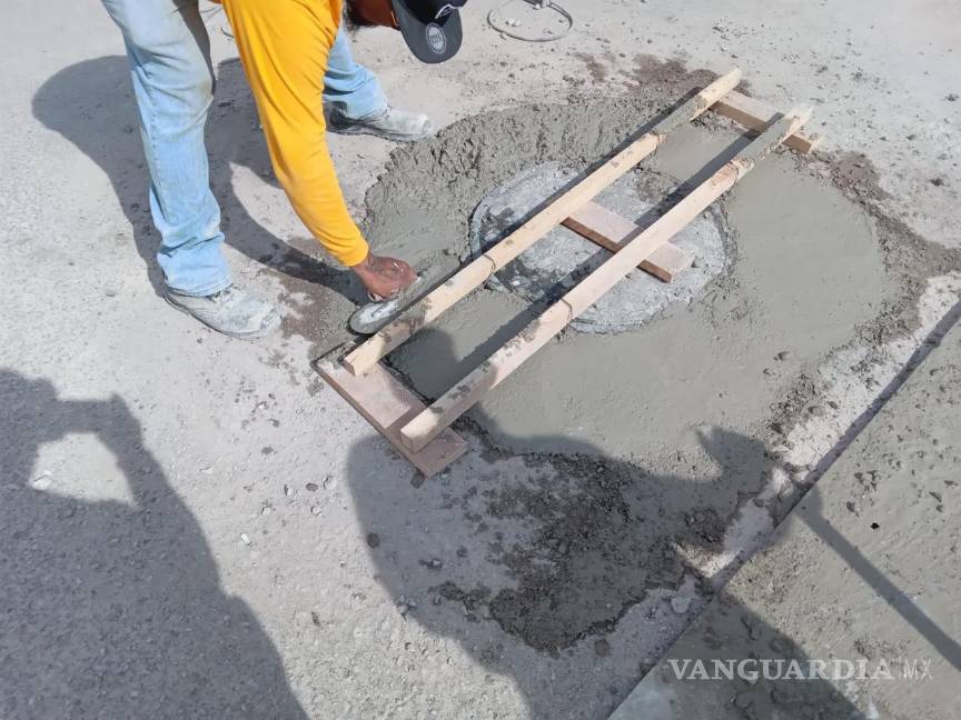 $!Antes de intervenir, se evalúa el estado de cada tapa para determinar si se reutiliza o se reemplaza.