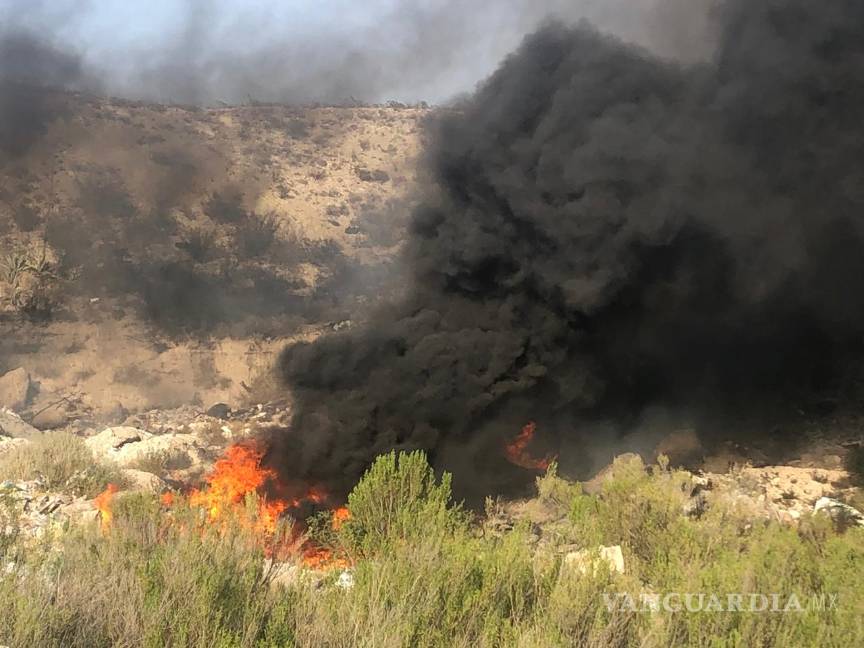 Se incendia tiradero clandestino en el Libramiento Flores Tapia