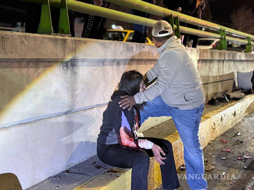 $!Daniela, una de las pasajeras, sufrió una fractura en el antebrazo y fue trasladada al Hospital General para su atención.