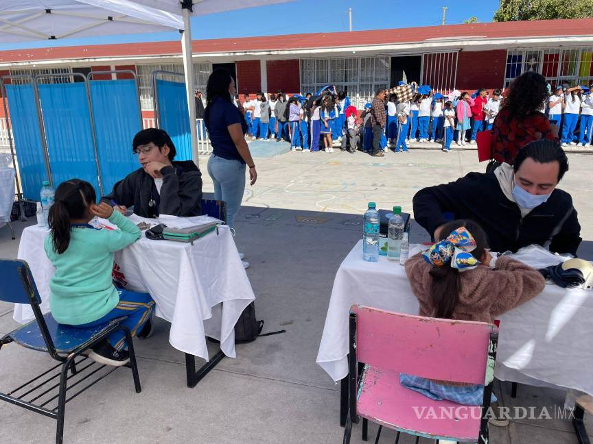 $!Alumnos participaron en mediciones y consultas médicas dentro del programa permanente de salud escolar.