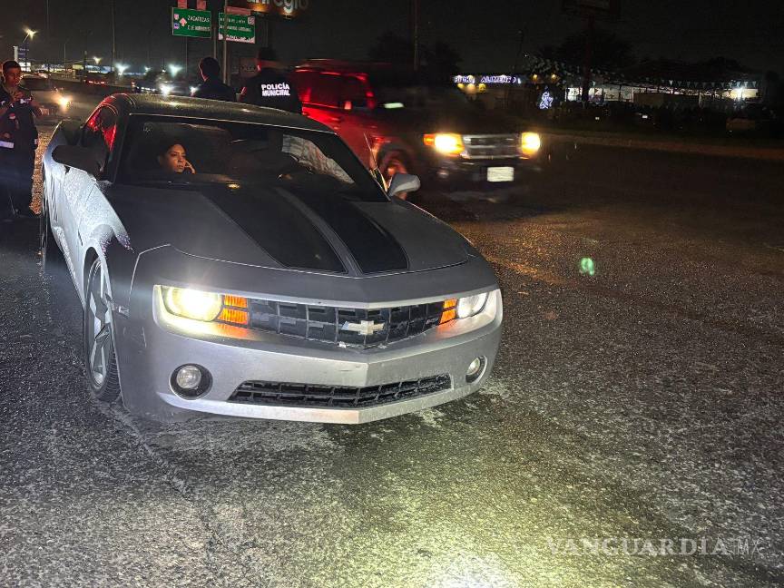 $!Elementos de Tránsito aseguraron la unidad y procedieron con la detención del conductor.