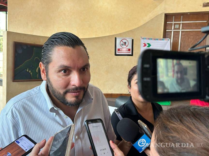 $!El edil pidió a los adolescentes ser conscientes del impacto que tienen sus palabras y publicaciones en internet.