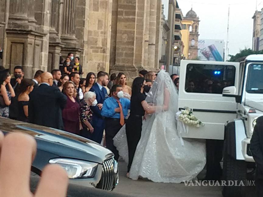 $!¡Se revelan las primeras fotos! 'Canelo' Álvarez y Fernanda Gómez celebran boda religiosa