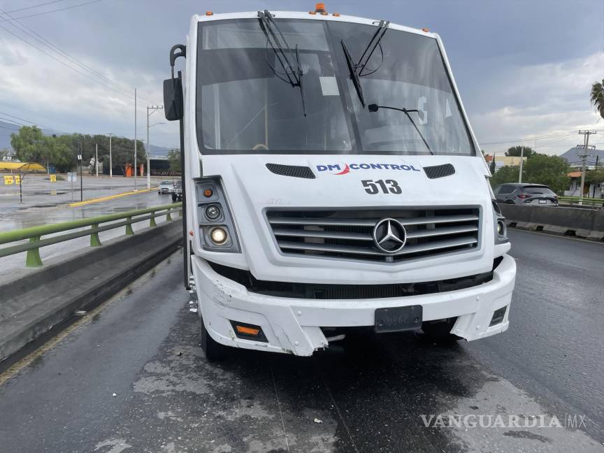 Camión embiste a motociclista, en Saltillo