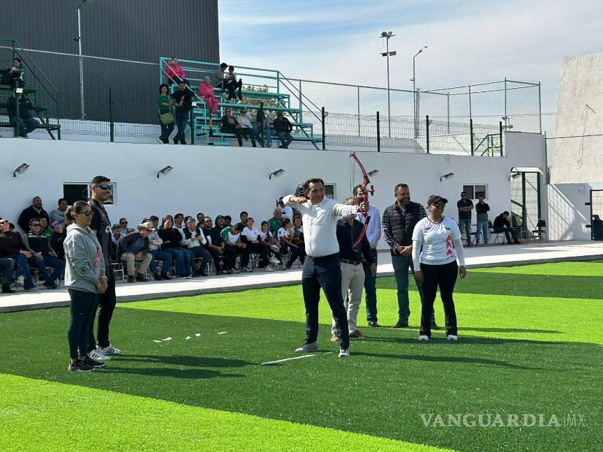 $!Deportistas locales realizaron demostraciones durante la inauguración del campo.
