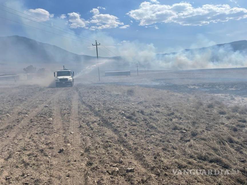 $!También personal de la base militar de la Guardia Nacional participaron en la extinción del fuego.