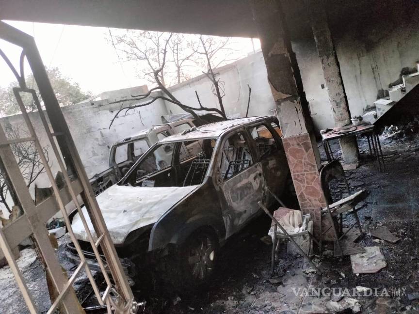 Explosión provoca incendio en domicilio de Saltillo; Bomberos rescatan dos perritos