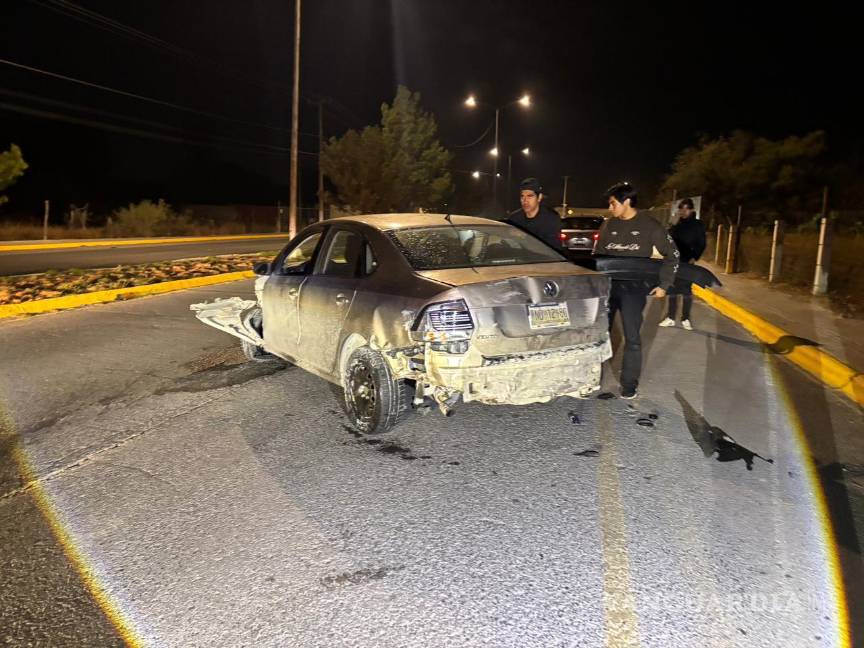 $!El accidente ocurrió durante la madrugada, cuando el conductor perdió el control al tomar una curva a exceso de velocidad.