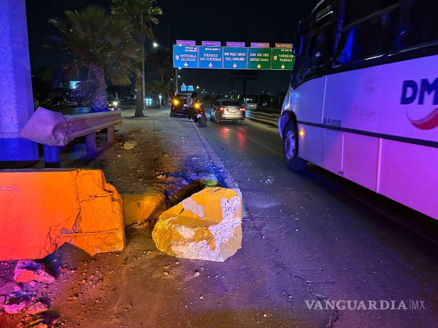 $!El percance se registró a la altura de la colonia Saltillo 400, poco después de la medianoche.