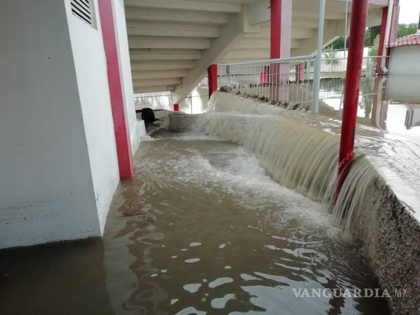 $!Como cada año, el Estadio Olímpico de Saltillo se inunda por las fuertes lluvias
