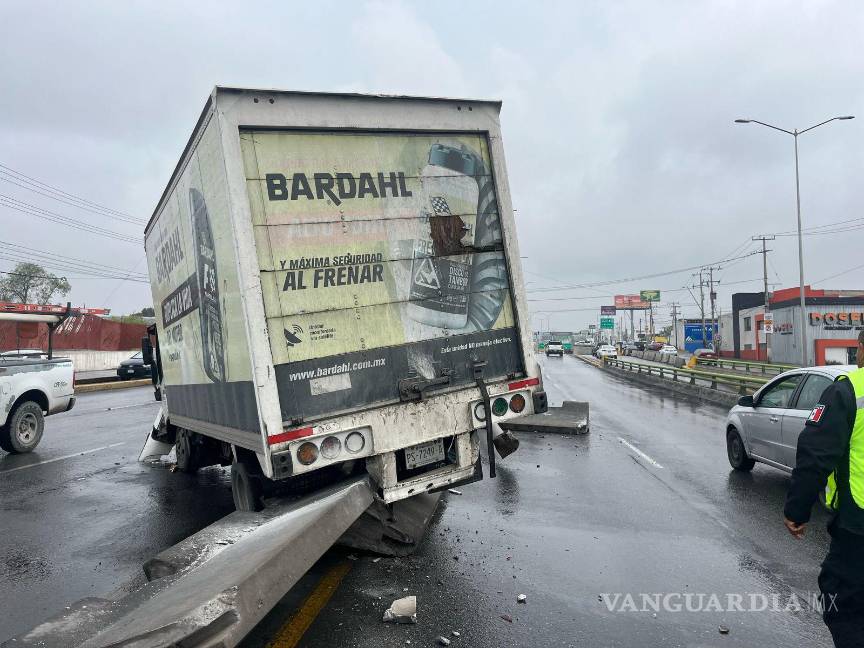 Accidente en Periférico Luis Echeverría provoca caos vial en Saltillo