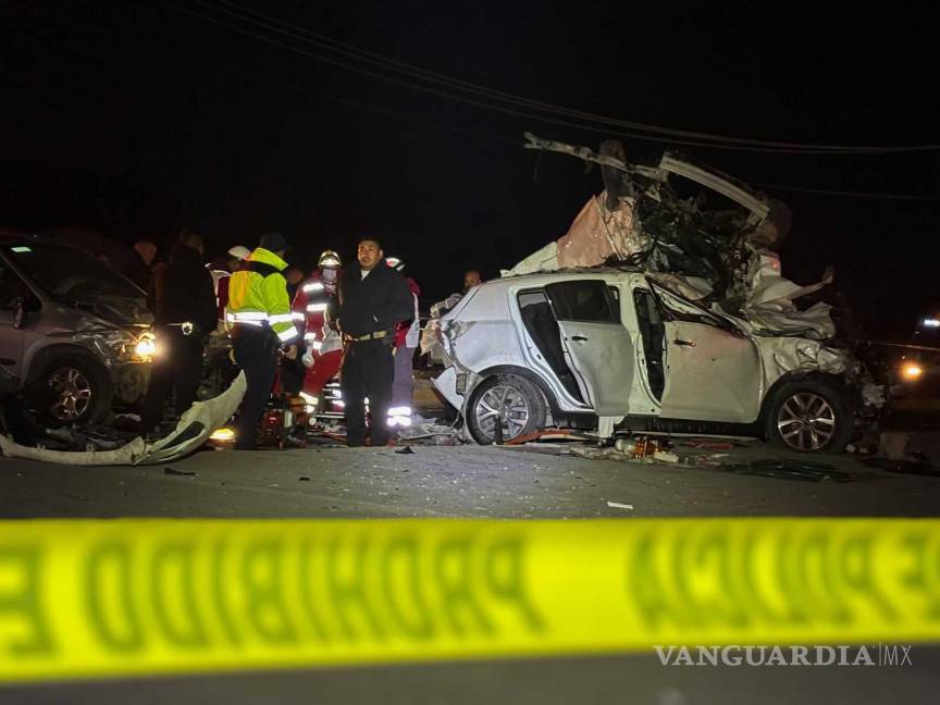 $!Los cuerpos de las víctimas fueron trasladados al Semefo tras concluir las diligencias en el lugar del accidente.