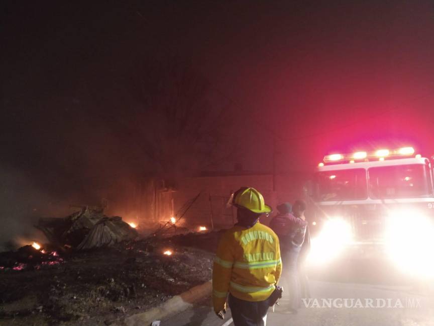 Tejabán queda en cenizas en colonia Postal Cerritos