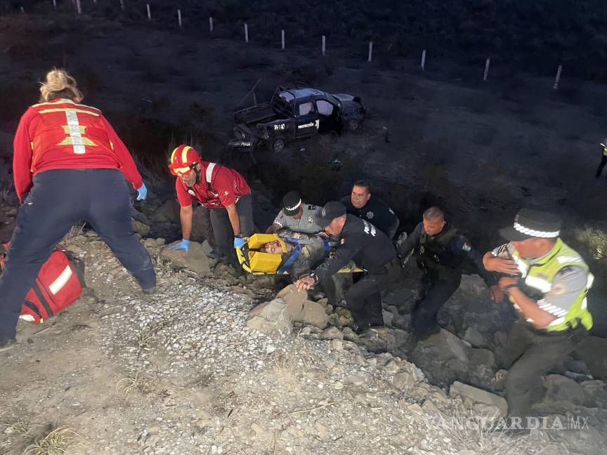 Policía resulta herido en volcadura en la carretera Saltillo-Monclova
