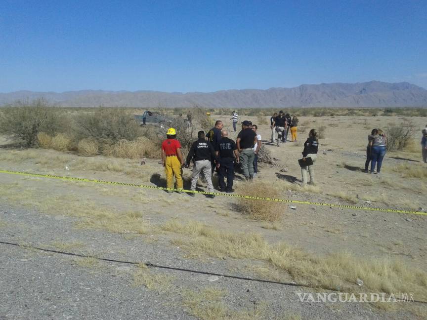 $!Volcadura en carretera Torreón – Saltillo deja dos muertos