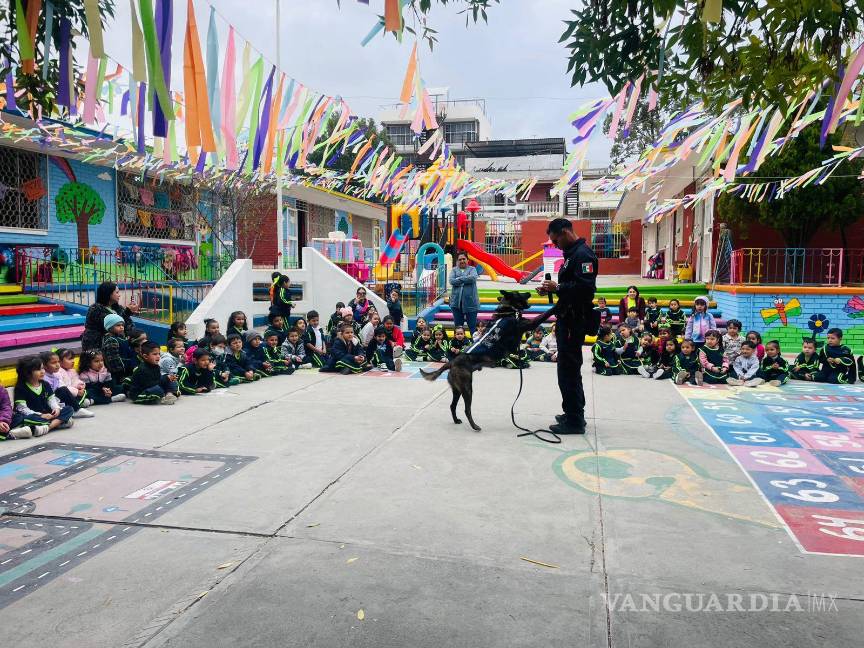 $!La Comisaría refuerza vínculos de confianza con estudiantes, docentes y familias mediante visitas preventivas y la integración a canales de comunicación directa como grupos de WhatsApp.
