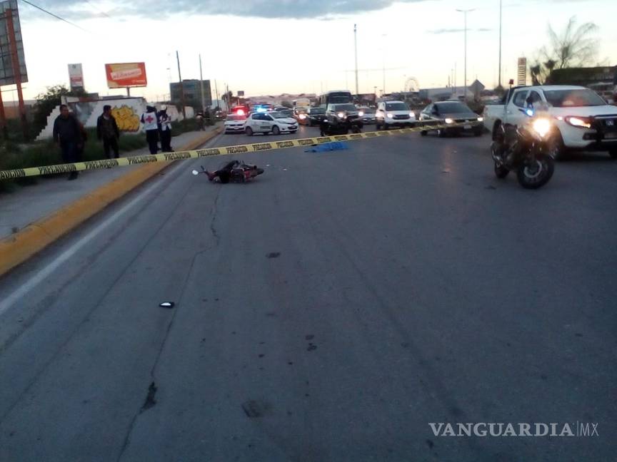 $!Muere mujer motociclista al ser arrollada por autobús de pasajeros