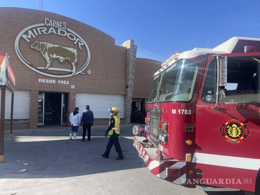 Descuido provoca incendio de manteca en carnicería de Saltillo; evacúan a 20