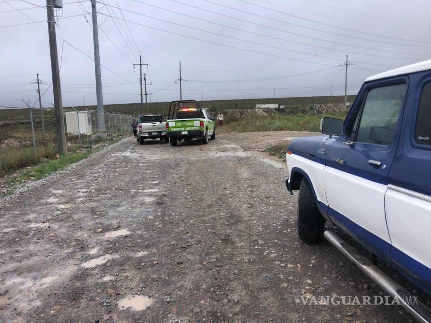 $!Arrastra corriente a camioneta de familia con 10 personas en Arteaga; tres están desaparecidas