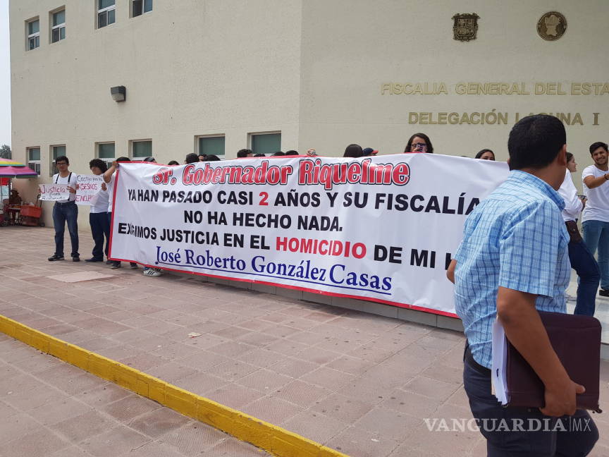 $!Se reúnen con fiscal Márquez Guevara para exigir justicia por asesinato de joven en Torreón